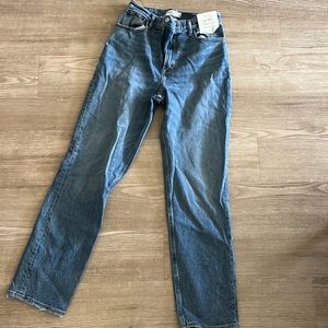 Abercrombie & Fitch curve love 90’s straight ultra high rise in size 28